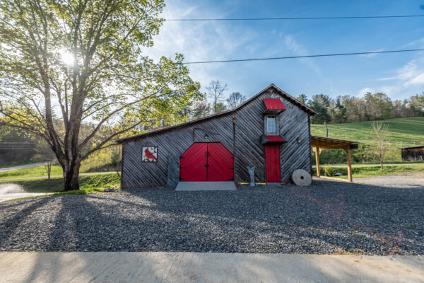 nc high country real estate, homes with barns, equestrian real estate, acreage properties, country homes with land, horse ranches for sale, rural homes for sale, farmhouses with stables, horse properties for sale, equestrian homes for sale, horse farms for sale west jefferson, blowing rock, banner elk