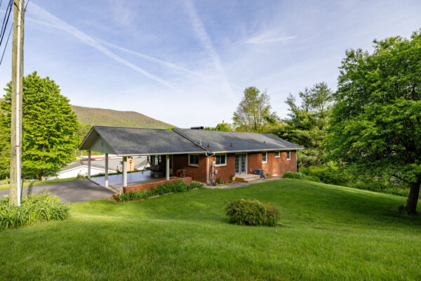 home for sale in Jefferson NC, Jefferson NC homes for sale, Jefferson North Carolina real estate mountain homes in Jefferson NC, houses for sale in Jefferson NC, Ashe County real estate, High Country homes, North Carolina mountain homes